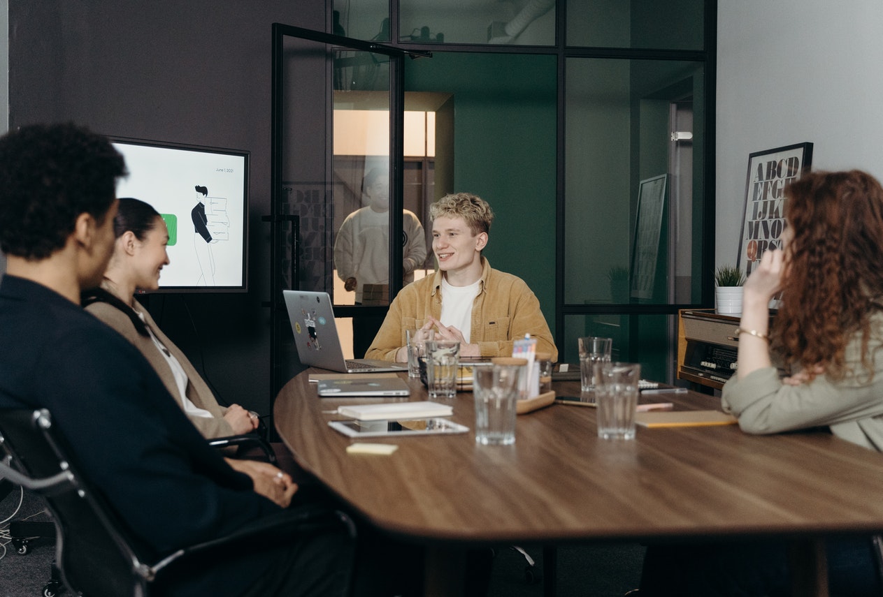 how to find a react developer